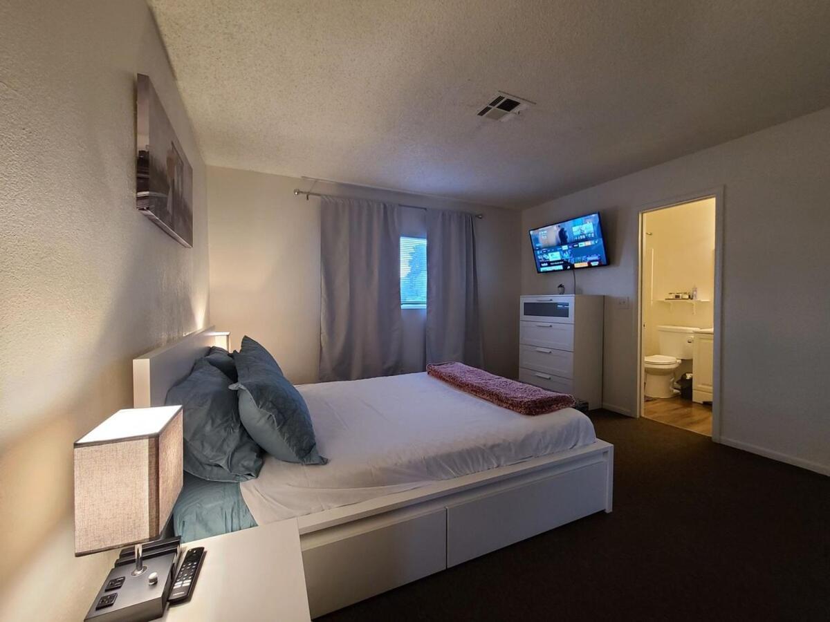 2 Bed 2 Bath Downtown Vegas Near The Strip
